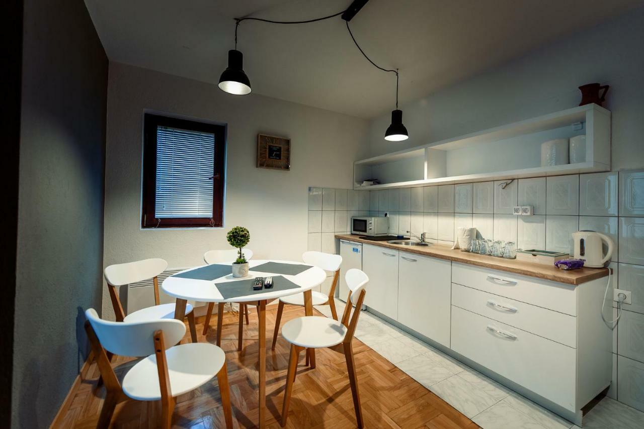 Town Hostel Peje Extérieur photo