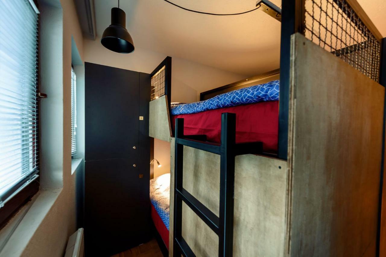 Town Hostel Peje Extérieur photo